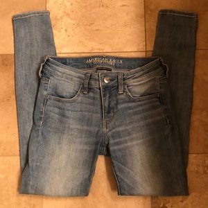 American eagle light wash jeans size 4